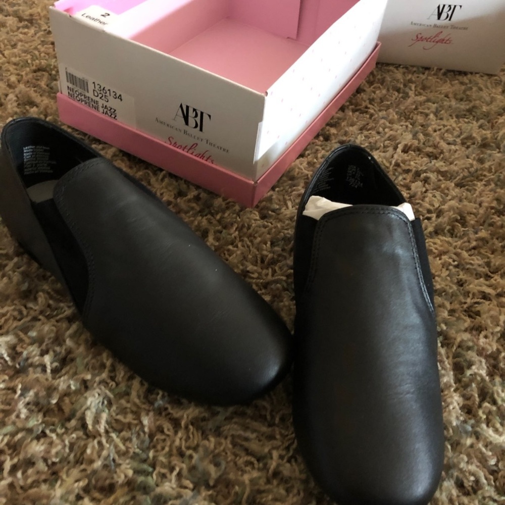 Girls American Ballet Jazz/Ballet shoes Size 2 NEW